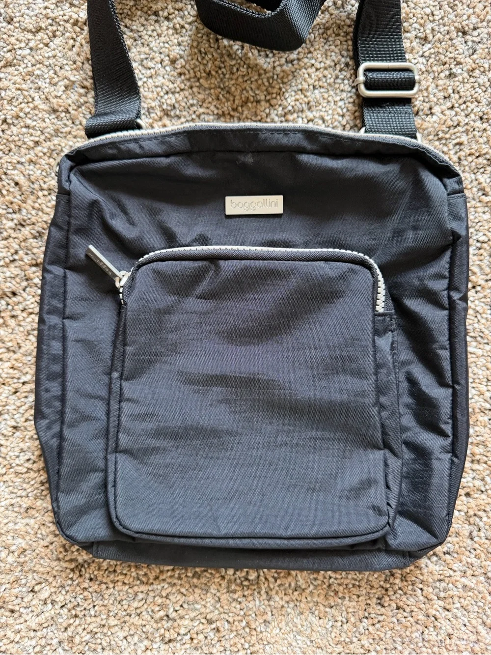 BAGGALLINI Black & Silver Nylon Zippered Crossbody Shoulder Bag